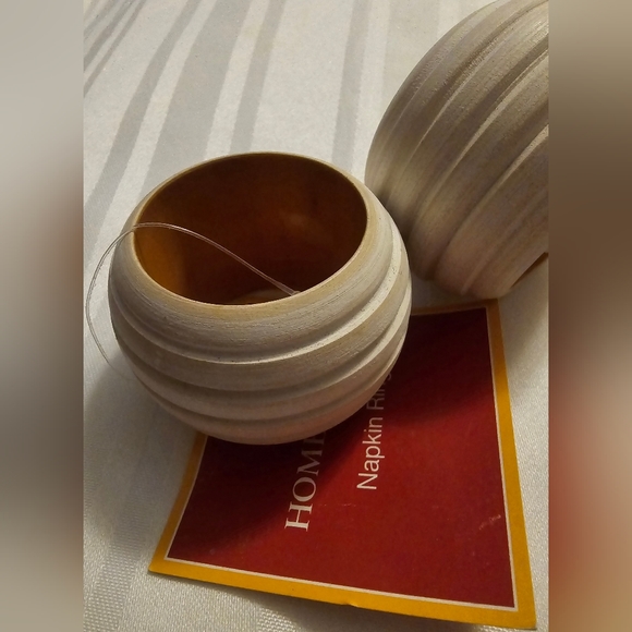 Home Studio Napkin Ring Set of 4 Rings Whitewash Rattan 1.5" New NWT - Picture 2 of 2